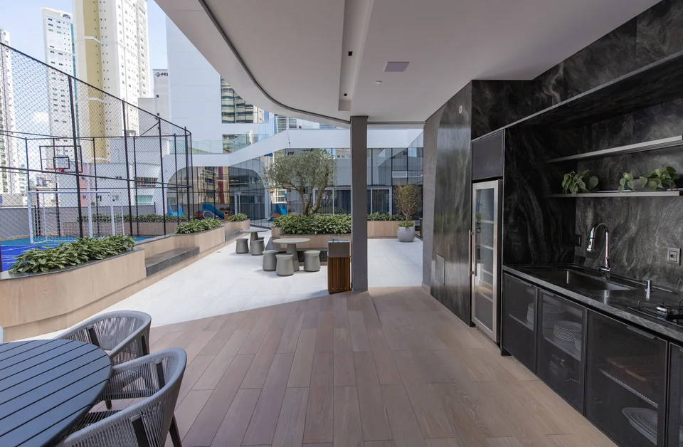 Espaço gourmet junto à quadra — área comum — Balneário Camboriú/SC