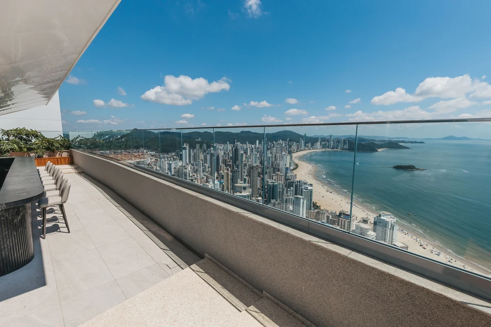 Vista da orla a partir do rooftop — área comum — Balneário Camboriú/SC