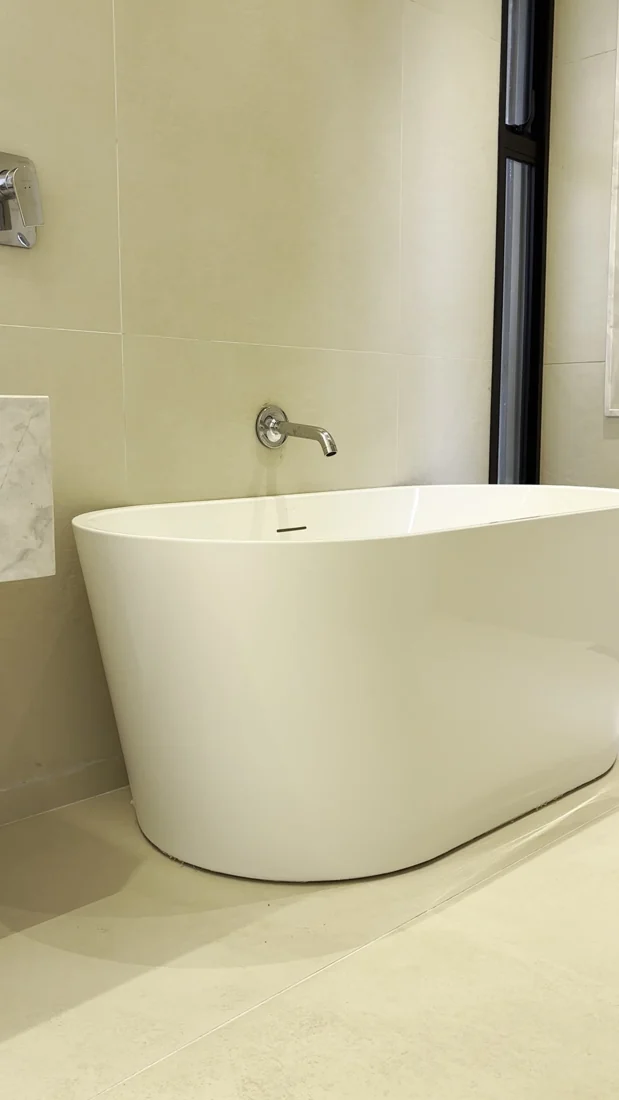 Banheiro com banheira — imagem do vídeo do decorado — Ahú, Curitiba