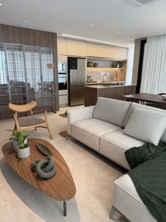 Estar integrado à cozinha — foto real do apartamento decorado