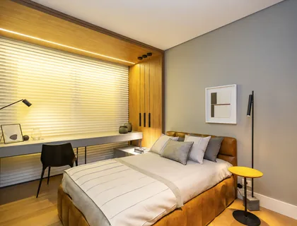 Suíte com cama de casal — foto real do decorado